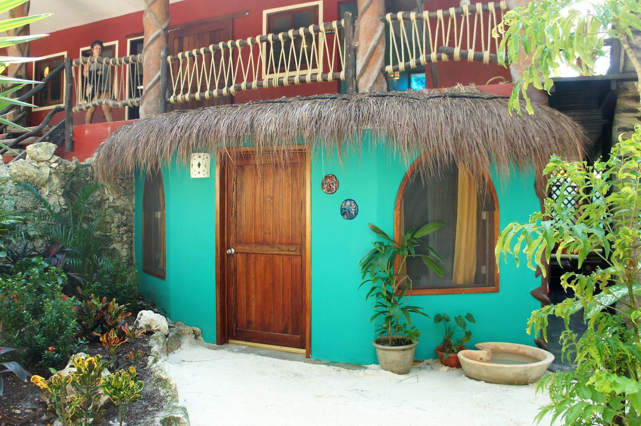 Cabanas La Luna Hotel Тулум Екстериор снимка