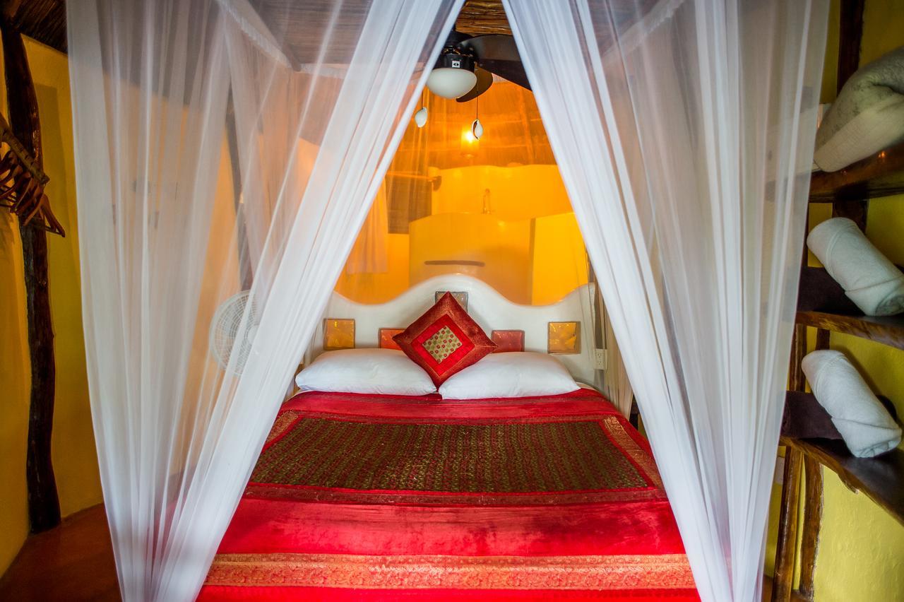Cabanas La Luna Hotel Тулум Екстериор снимка